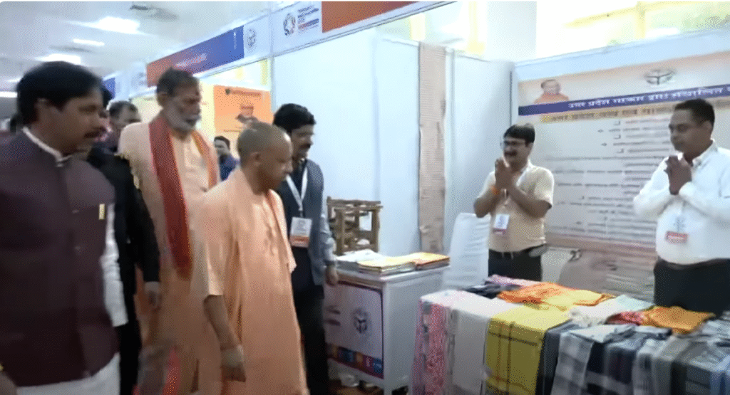 Rozgaar Mahakumbh 2025: Revolutionary Boost to Employment and Trade 10 Rozgaar Mahakumbh 2025 Lucknow with Chief Minister and Abdullah Husain viewing ANSAR Handloom