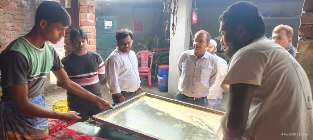 Screen printing and weaving process at Barabanki Handloom Centre