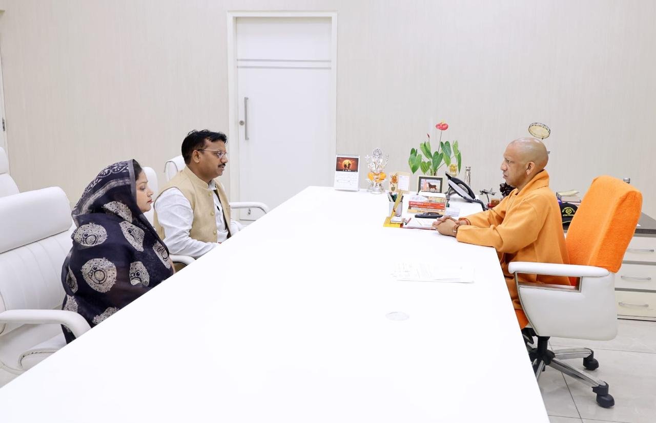 BJP MLA Chandrabhanu Paswan meets CM Yogi Adityanath in Lucknow to discuss Milkipur development, roads, water, health & welfare projects.
