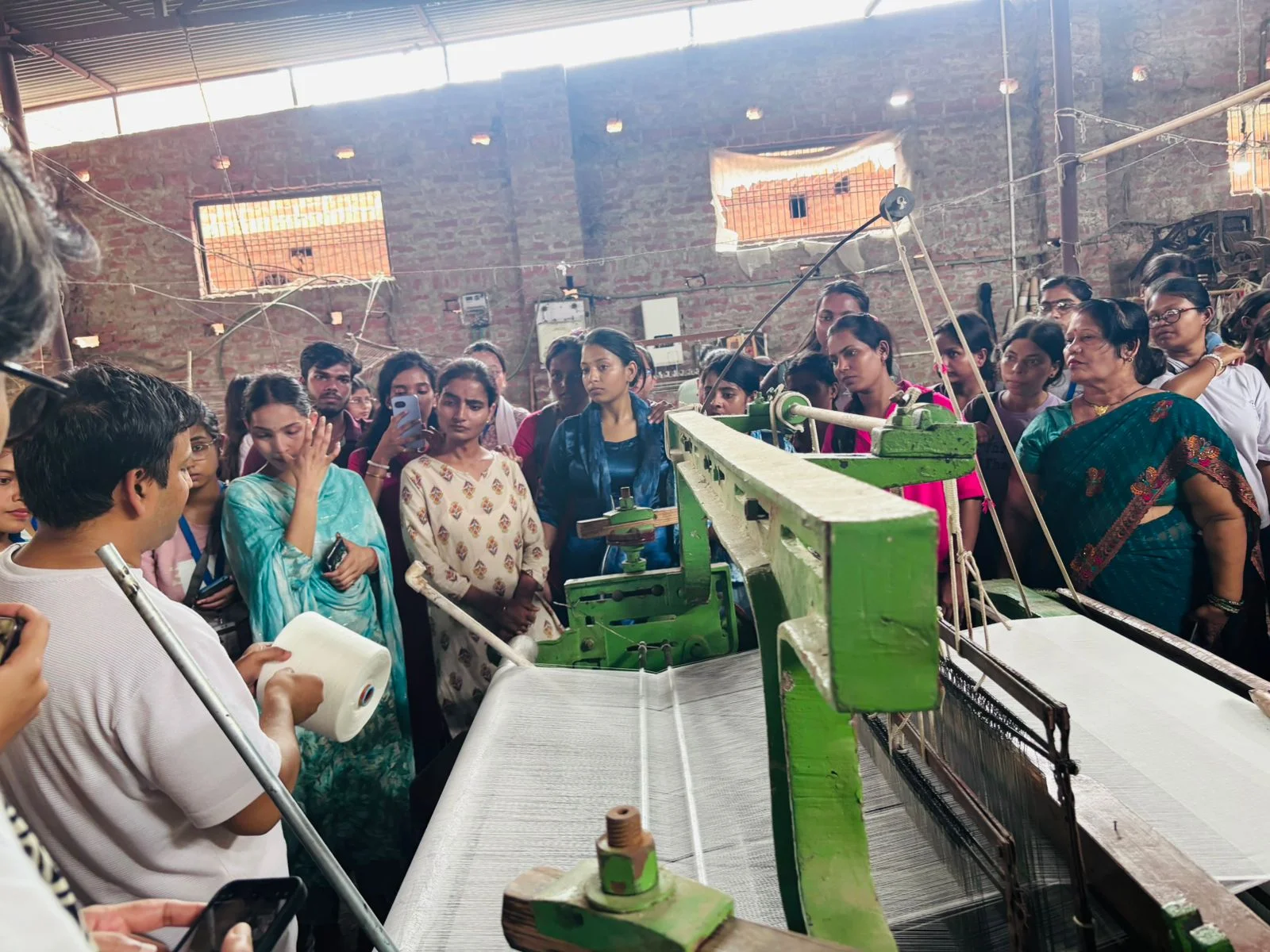 lucknow-university-students-zaidpur-handloom-visit-national-handloom-day
